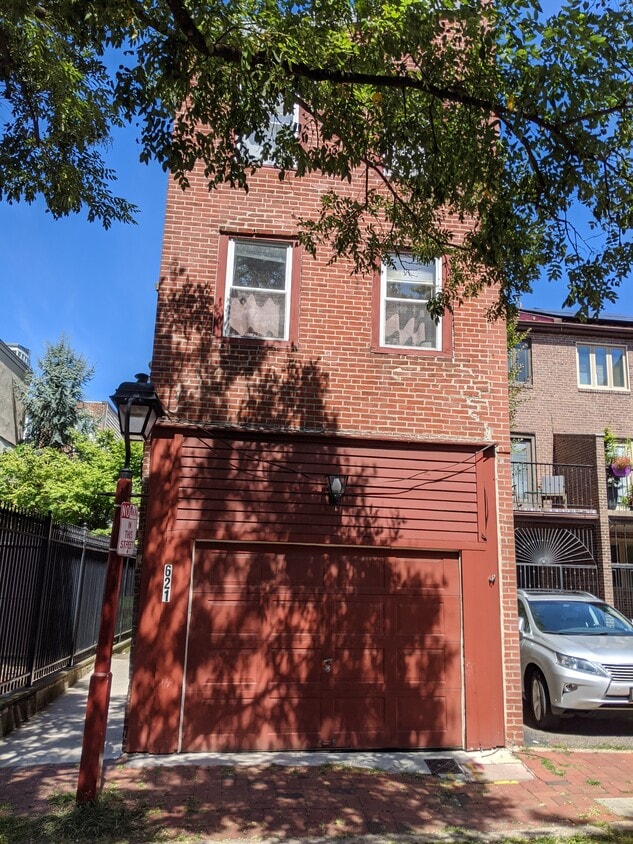 621 Addison St, Philadelphia, PA 19147 Townhome Rentals in