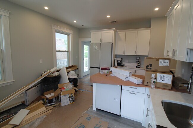 Building Photo - 33 Grove St