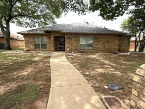 Building Photo - 4850 Jennifer Ln