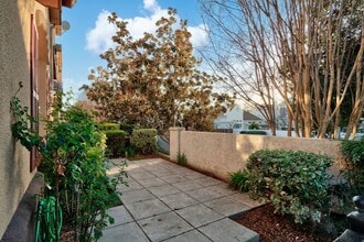 Building Photo - 3201 Vineyard Park Way