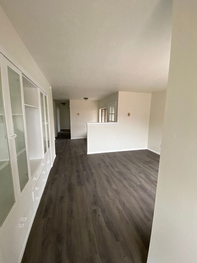 Building Photo - NE 1057 SF 3 Bedroom 2 Bath