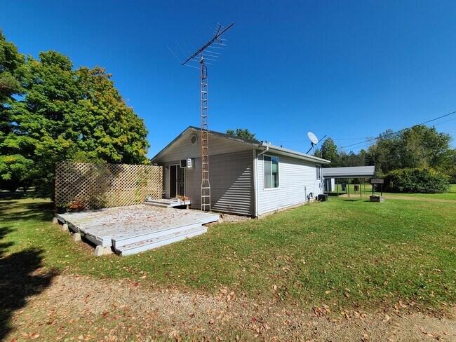 Building Photo - Two Bedroom One Bath House in Benton Harbor