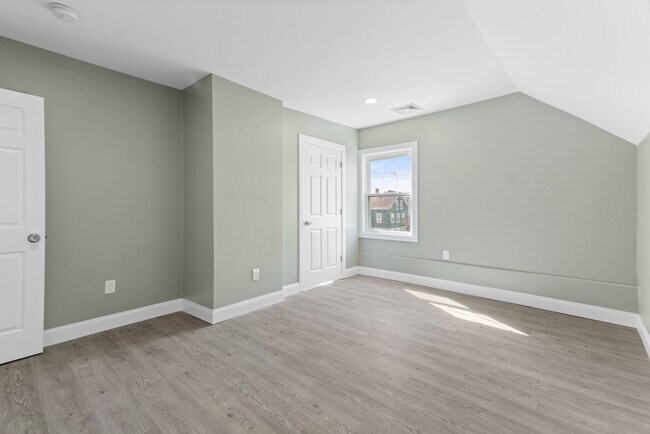 Building Photo - 17 Dorchester Ave
