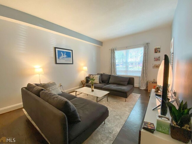 Foto del edificio - 1074 Peachtree Walk NE