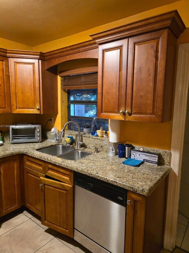 Building Photo - 620 NW 199th St