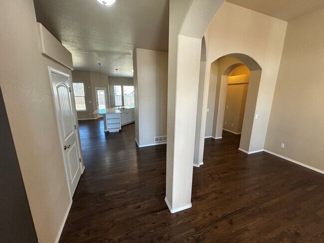 Foto del edificio - Absolutely Gorgeous 5-Bed 4-Bath with 3-car Garage Home!