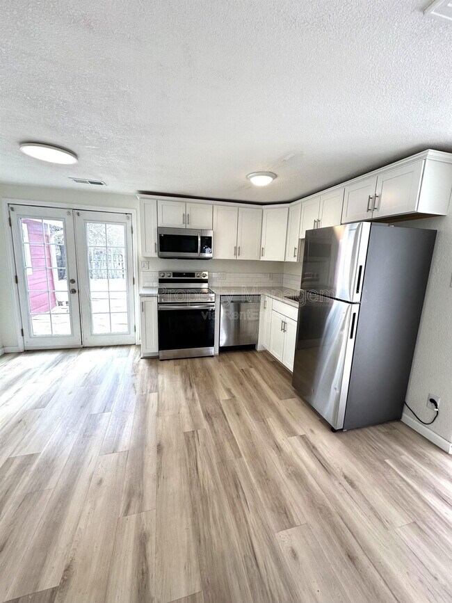 Foto del edificio - 6095 Pierce St