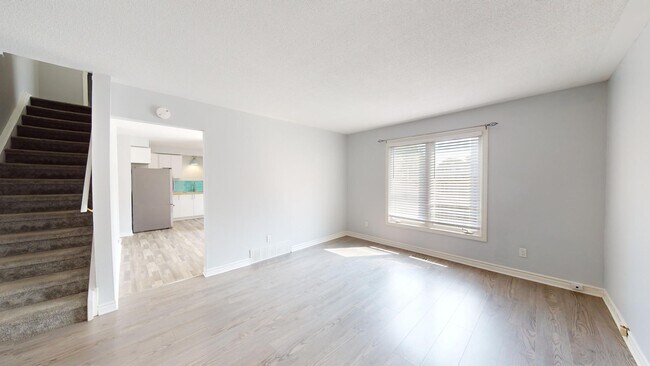 Building Photo - GORGEOUS THREE BEDROOM TOWNHOME IN WHITEOAKS NEIGHBOURHOOD