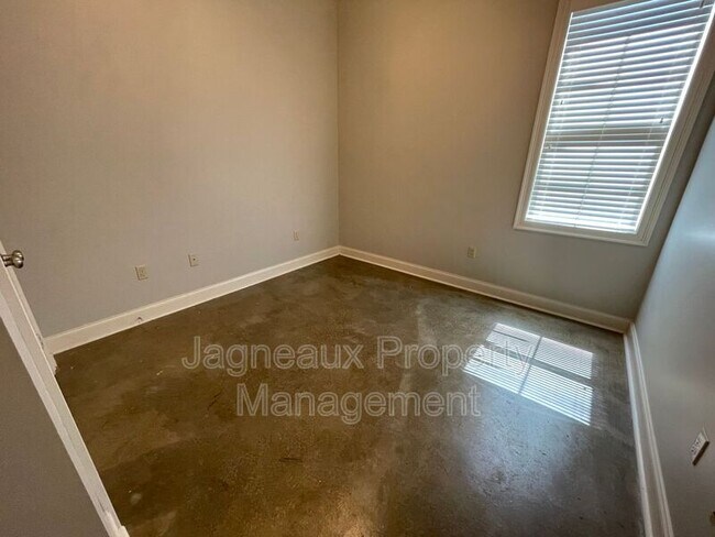 Foto del edificio - 107 Hargrave Dr