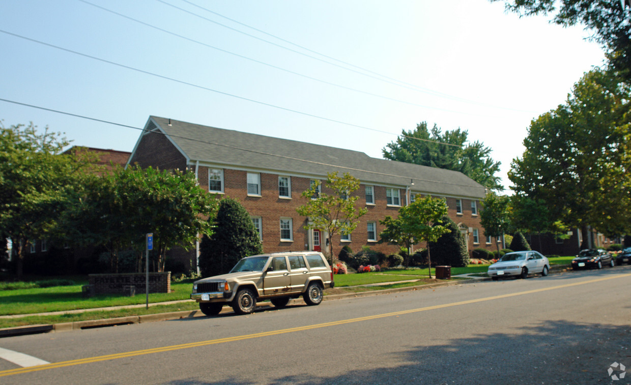 Foto del edificio - Fayette Court Condominium