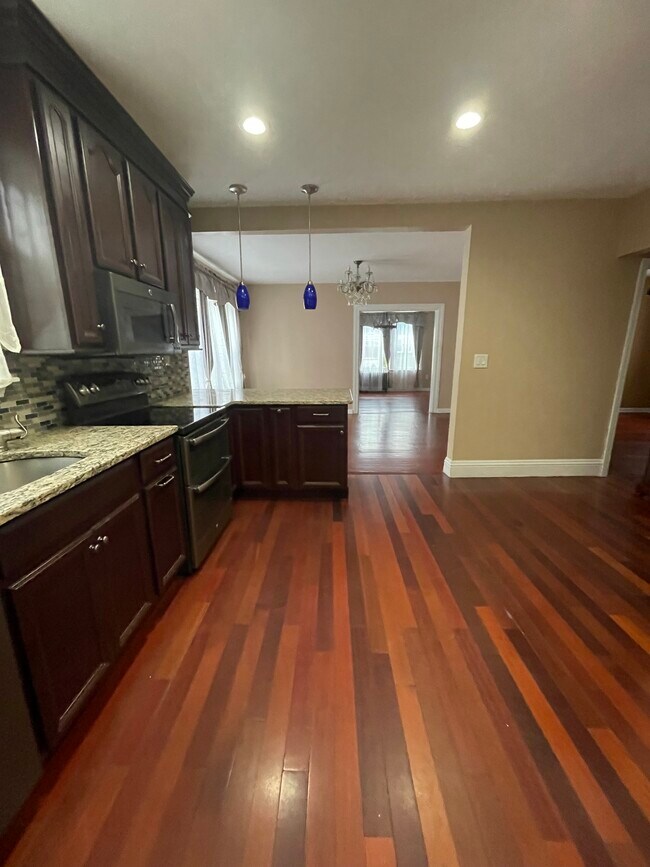 124 Wentworth Ave Unit 1st floor, Cranston, RI 02905 Apartments in Cranston, RI