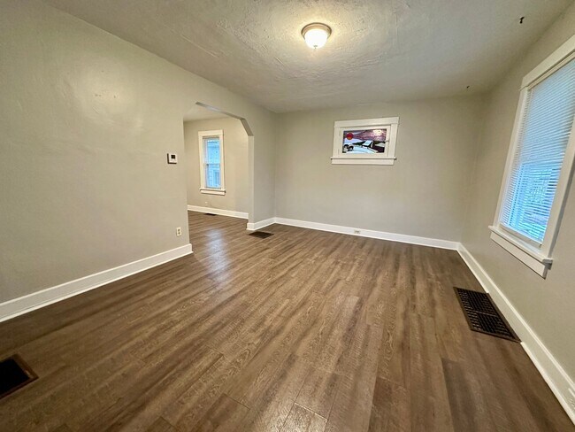 Foto del edificio - 1828 Hazel Ave