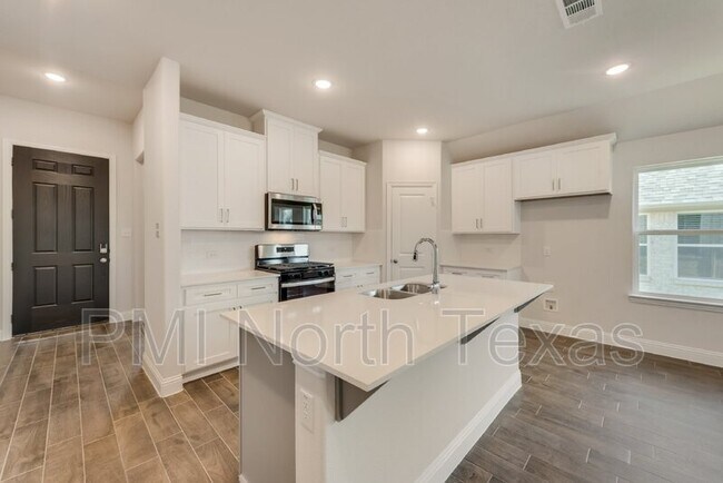 Building Photo - 605 Portina Dr