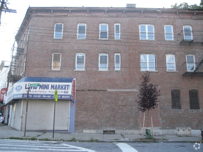 Building Photo - 251 Broad St