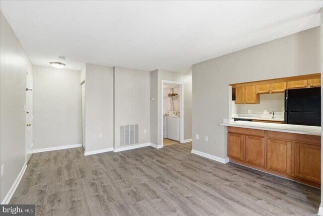 Foto del edificio - 100 Westwick Ct