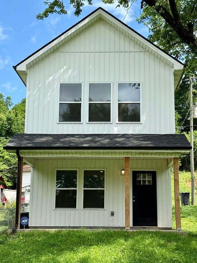 Primary Photo - Knoxville 37921 - 2 bedroom 1.5 bath - cal...