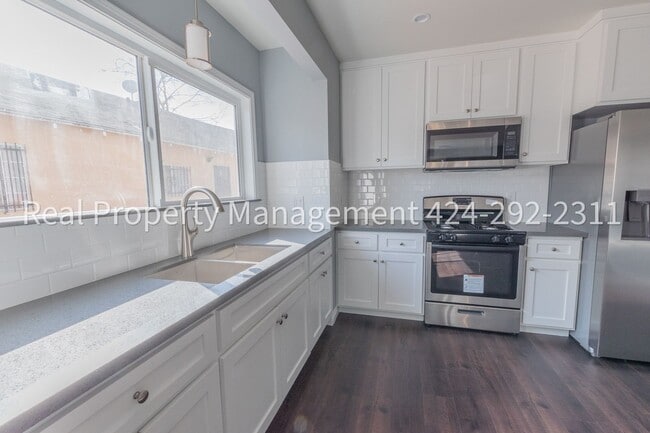 Building Photo - Dont miss out this 4 Bed 2 bath