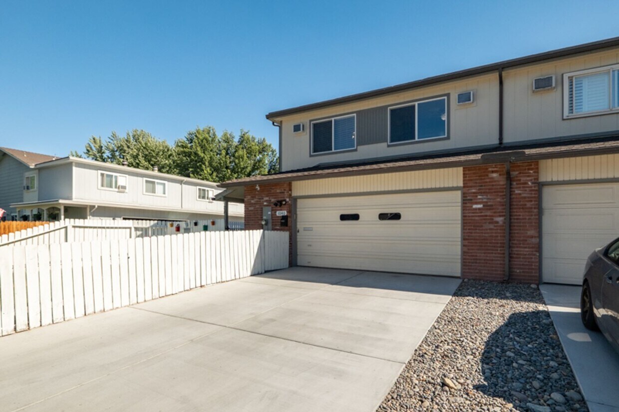 Primary Photo - Remodeled Huffaker Hills Townhome - 3bed/2...