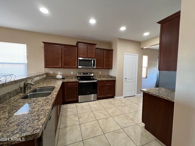 Foto del edificio - 24475 W Atlanta Ave