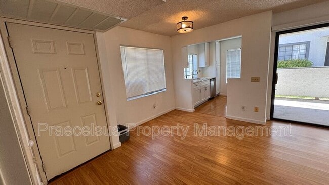 Building Photo - 10935 Summerdale Way