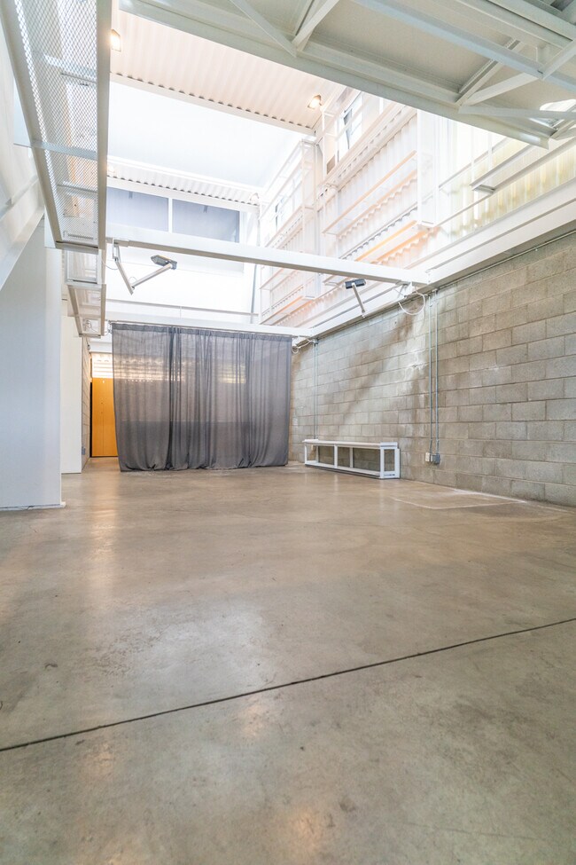 Building Photo - 2235 Hyperion Ave