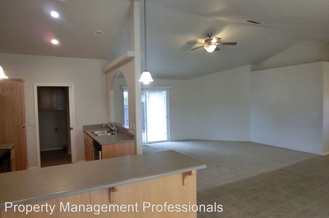 Building Photo - 3 br, 2 bath House - 1378 Sw David Dr.