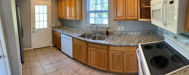 Foto del edificio - Rental Available in Wilshire Woods! All La...