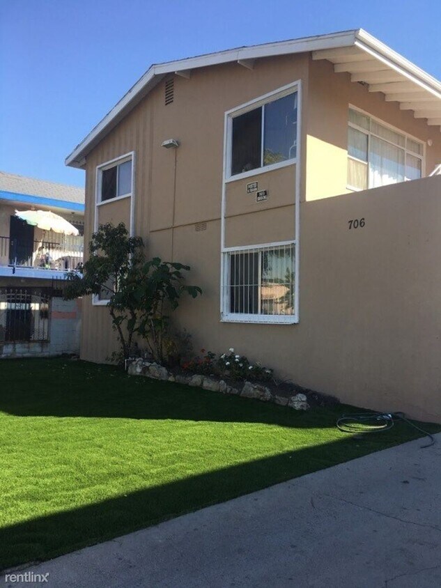 Foto principal - 706 W 82nd St