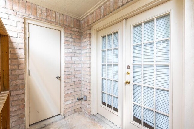 Building Photo - 14600 Fonmeadow Dr