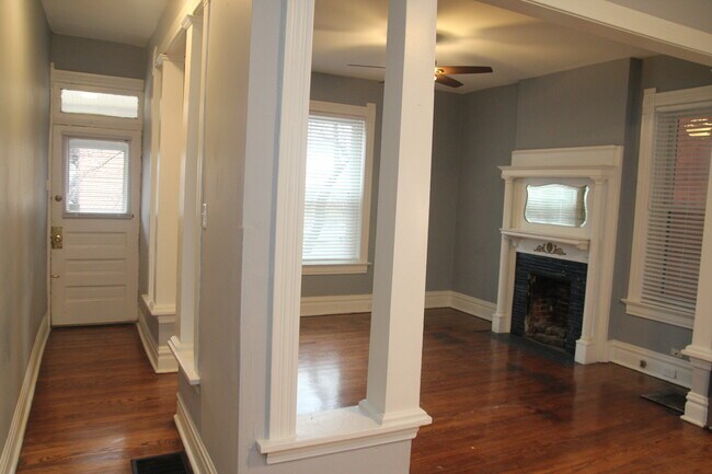 Building Photo - 7422 Maple Ave