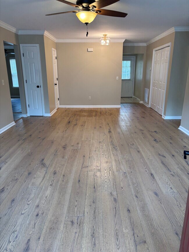 Sala / comedor / 2 armarios - 1315 Moice Dr