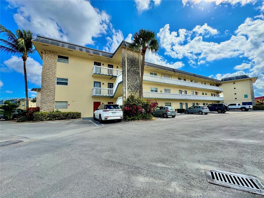 Foto principal - 4431 NW 16th St