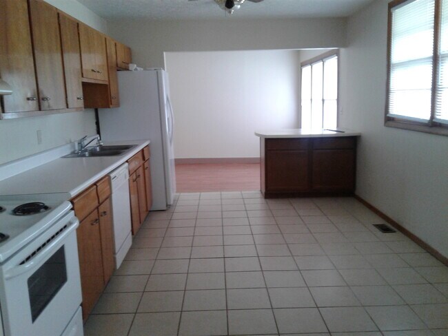 Kitchen with bar area - 1948 Scherm Rd