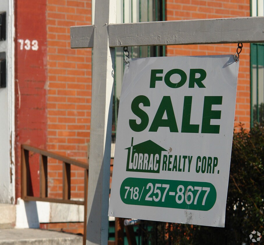 Building Photo - 733 Lexington Ave