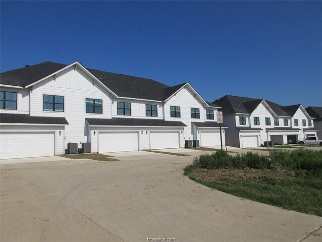 Foto del edificio - 4 Bed, 4 Bath Townhome for August 2024 Mov...