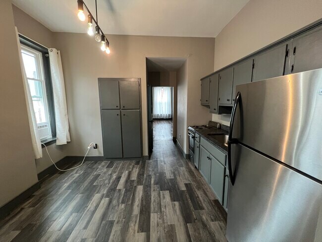 Kitchen - 123 S Pennsylvania Ave