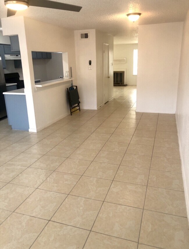 Foto del edificio - 6456 Kentwick Dr