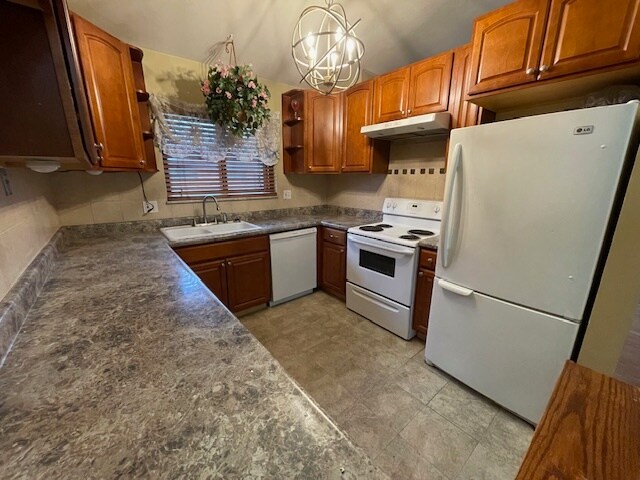 Building Photo - 24565 Clareshire Dr