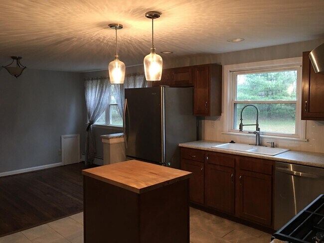 Foto del edificio - 553 Glenrose Ln