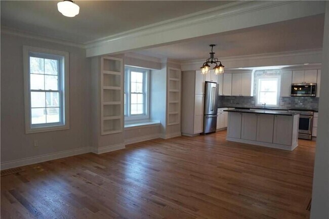 Building Photo - 203 Curry Ave