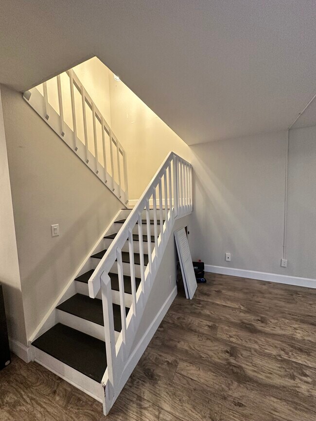 Building Photo - 1448 Park Shore Cir