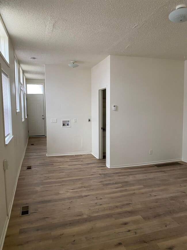 Building Photo - 1324 Buchanan Ave
