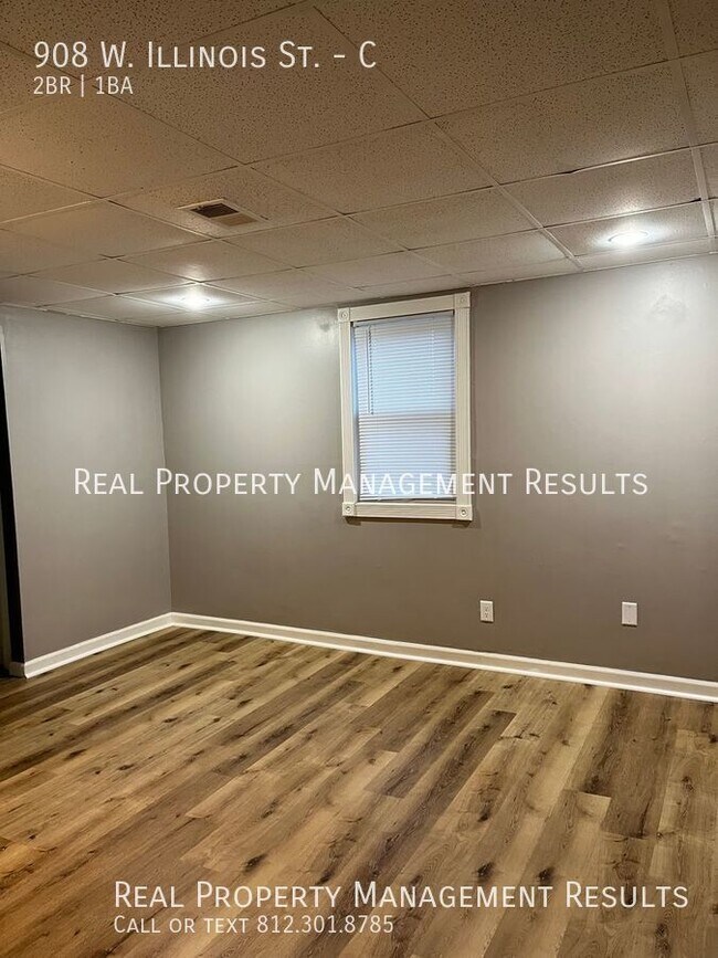 Building Photo - 2 Bedroom, 1 Bath Centrally Located