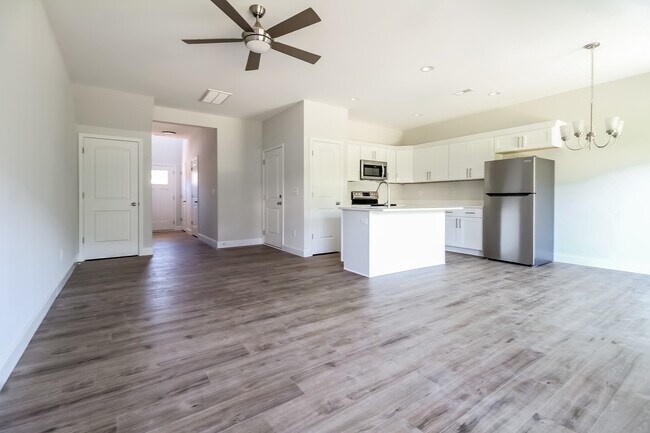 Building Photo - 126 Cannon Creek Drive, Duncan, SC