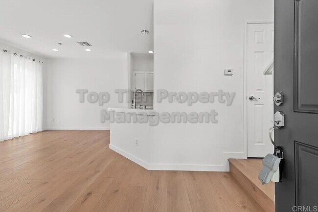 Foto del edificio - ***Beautiful Like-New 2 bed / 2.5 bath / 1...
