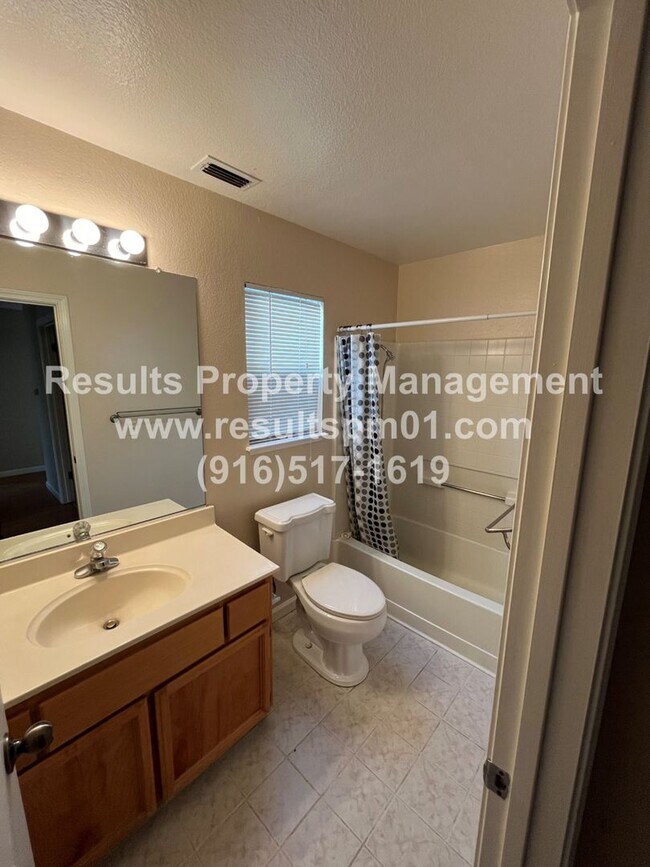 Foto del edificio - Make this Beautiful 4 Bedroom Your New Home