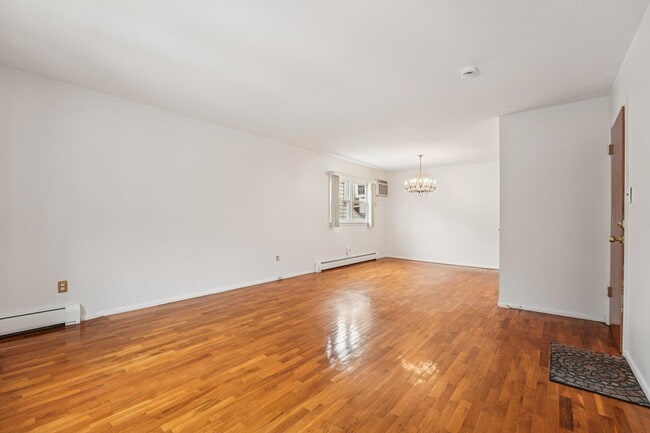 Building Photo - 529 38th St
