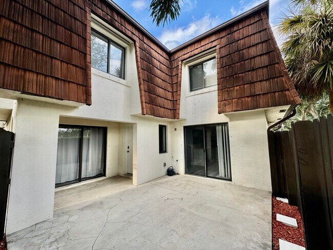 Foto del edificio - 2216 White Pine Cir