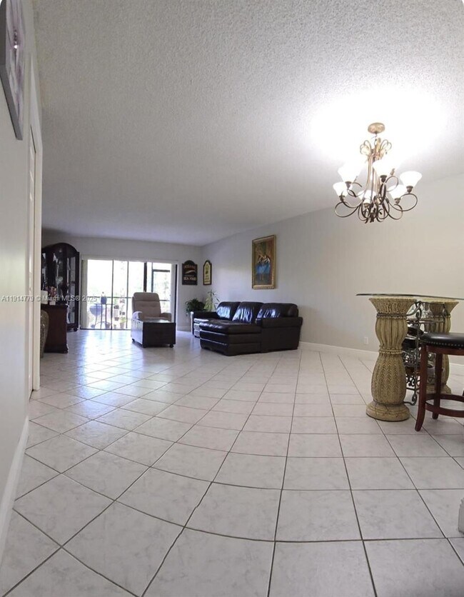 Foto del edificio - 302 Lakeview Dr