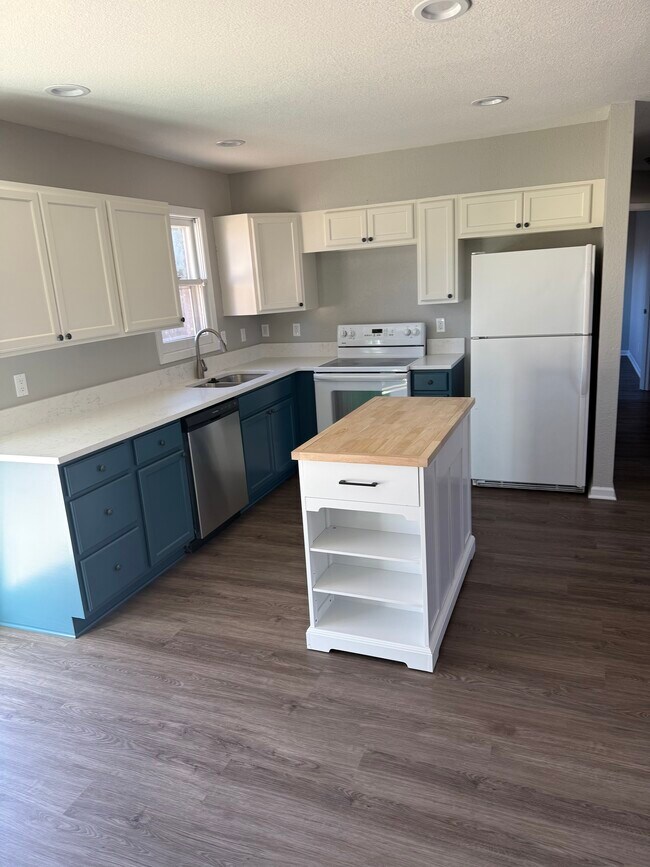 Cocina - 3958 N Edgemoor St